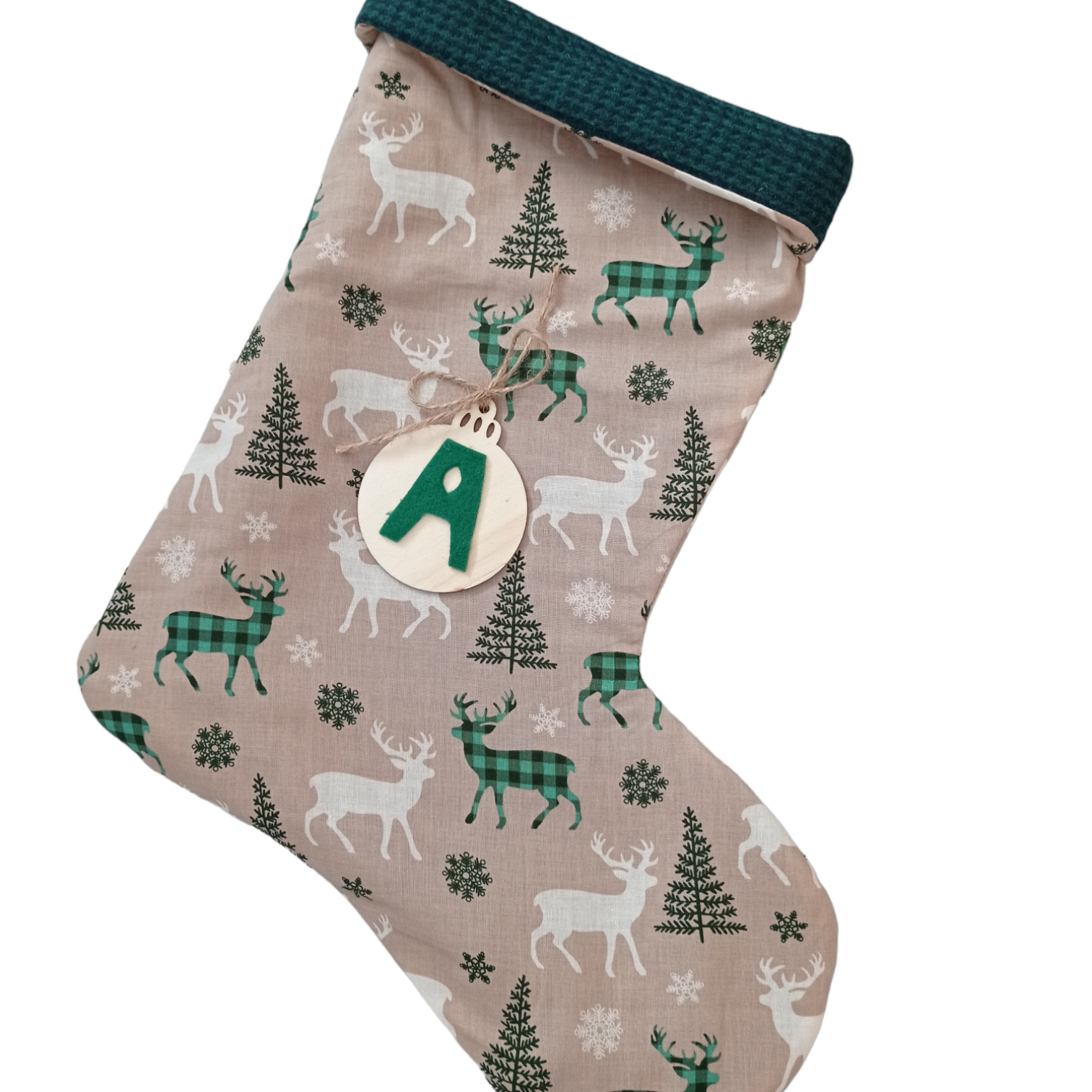 χριστουγεννιάτικη κάλτσα μπεζ με μονόγραμμα ξύλινο στολίδι